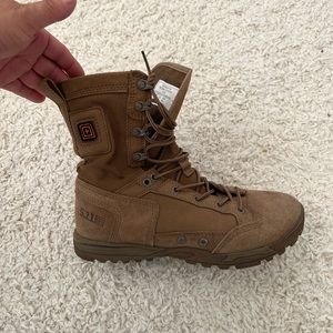 Tactical boots 5.11,,military caliber 7.5 mens